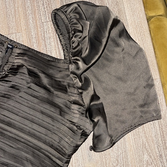 Express Olive Green satin puff sleeve crop top- large- nwt - Picture 4 of 8